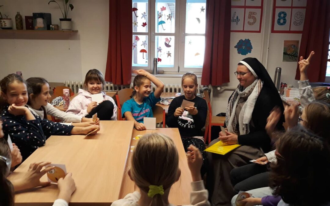 A Kenesei Nővérek látogatásai