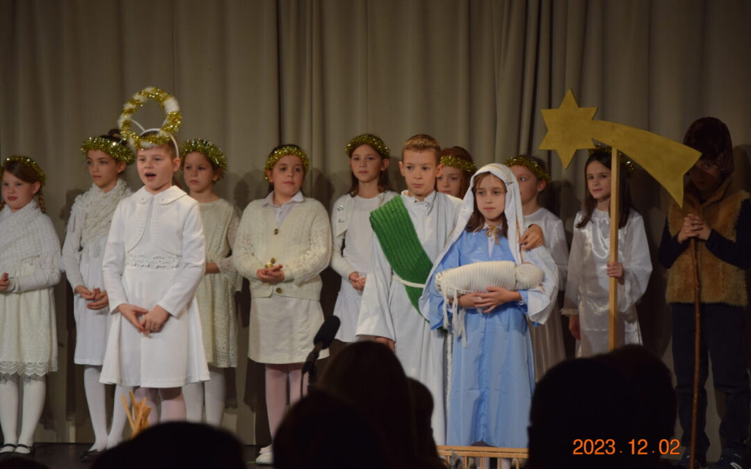 A 3.b megható pásztorjátéka az AGORA Művelődési Központban