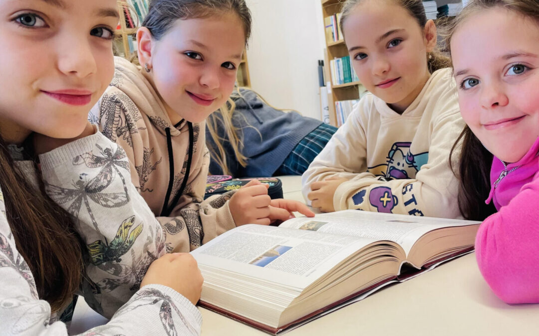 A Népmese napja és szóvadászat a könyvtárban