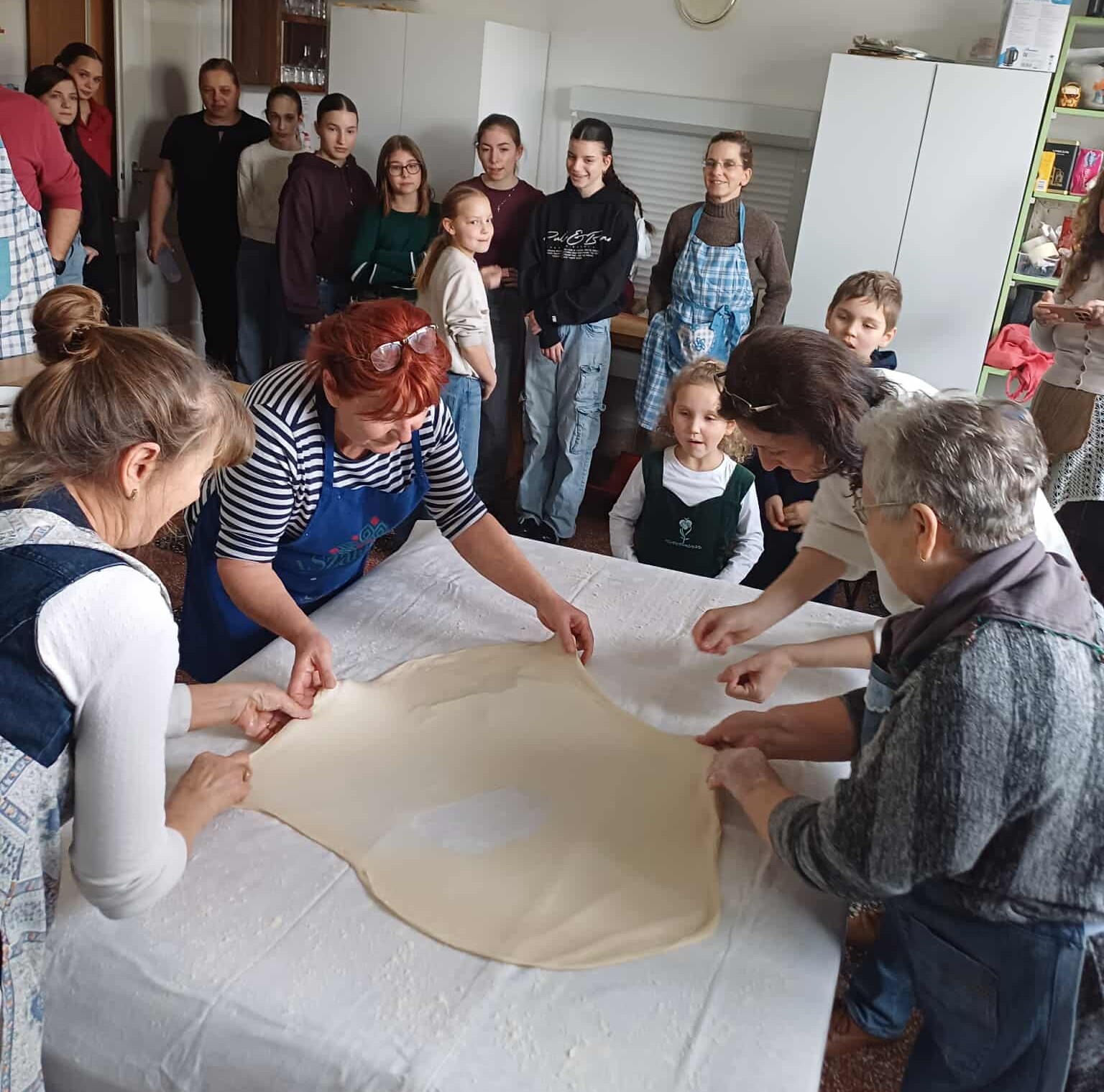 A rétesnyújtástól a mulatságig