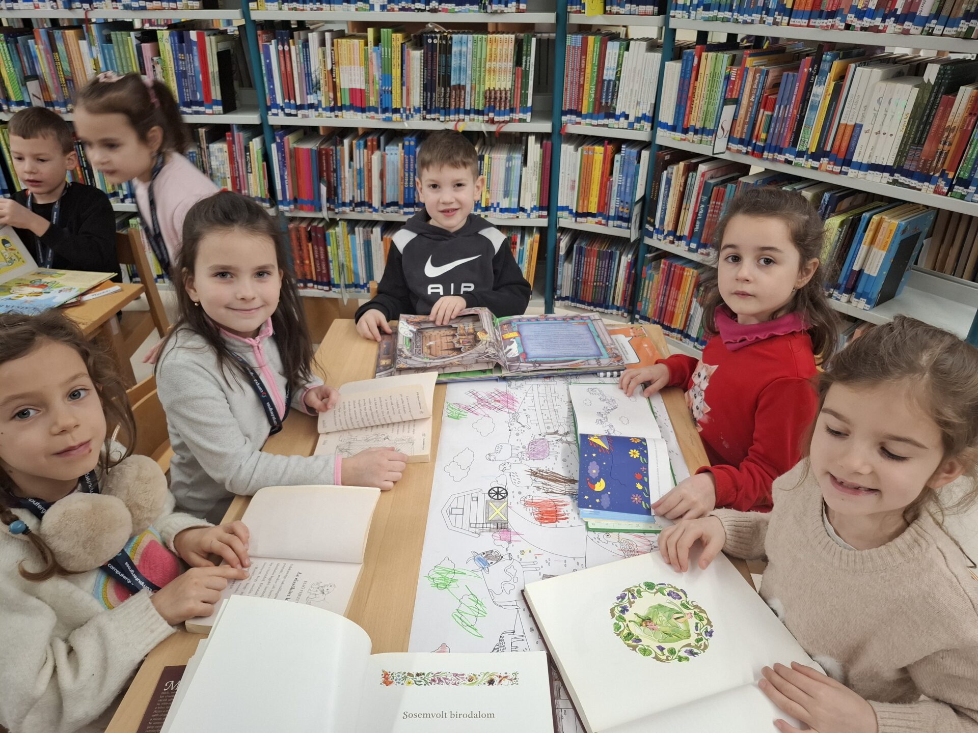 Amikor kinyílik a könyvek világa: 1.b első könyvtári látogatása