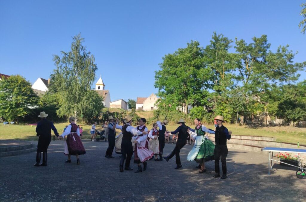 A Szilágyi Táncegyüttes fellépés Nagygyimóton