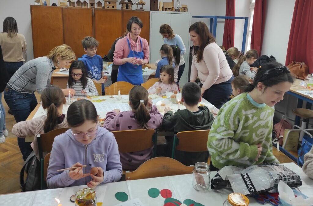 Éledő néphagyomány – közös húsvéti tojásfestés iskolánkban