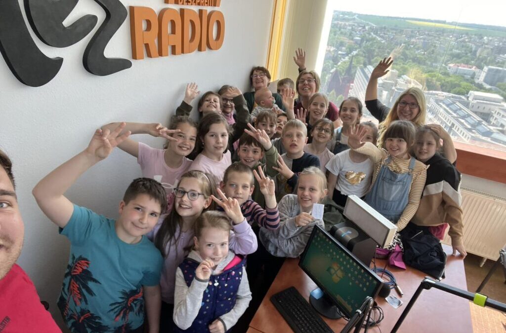 Látogatás a MÉZ rádióban